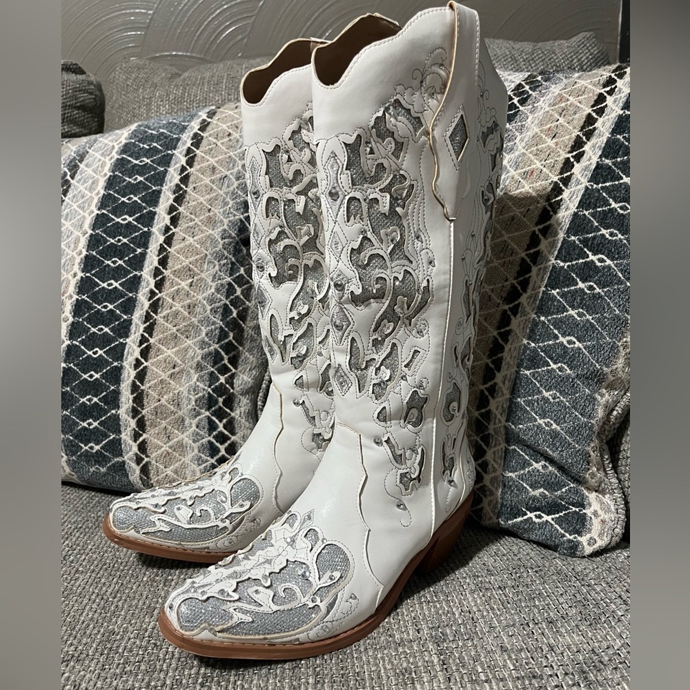 Women’s cowboy boots white gray heel rhinestones size 7 wedding concert